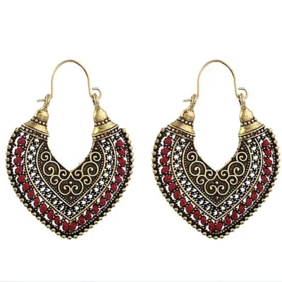 NWT Bohemian Style Burgundy Dangle Pierced Earrings in Gold Tone! - Picture 2 of 3